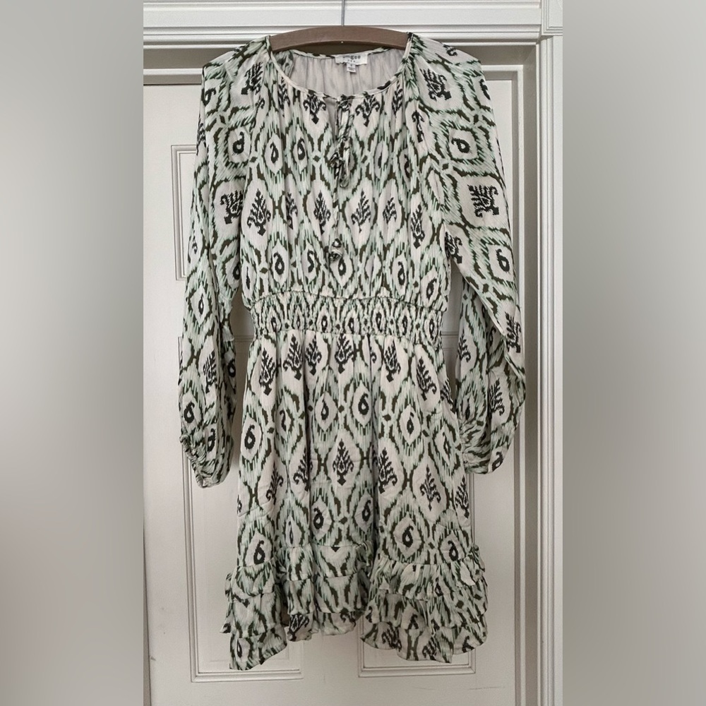 Umgee ruffled balloon sleeve green & ivory print dress. Hits mid-thigh. Lined.